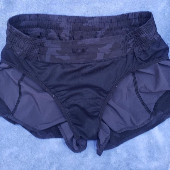 Lululemon Athletica Camo Set:  Tank with mesh and back vent and shorts - Picture 14 of 15